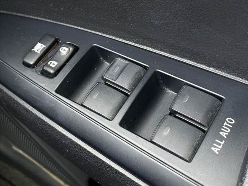 COROLLA AXIO