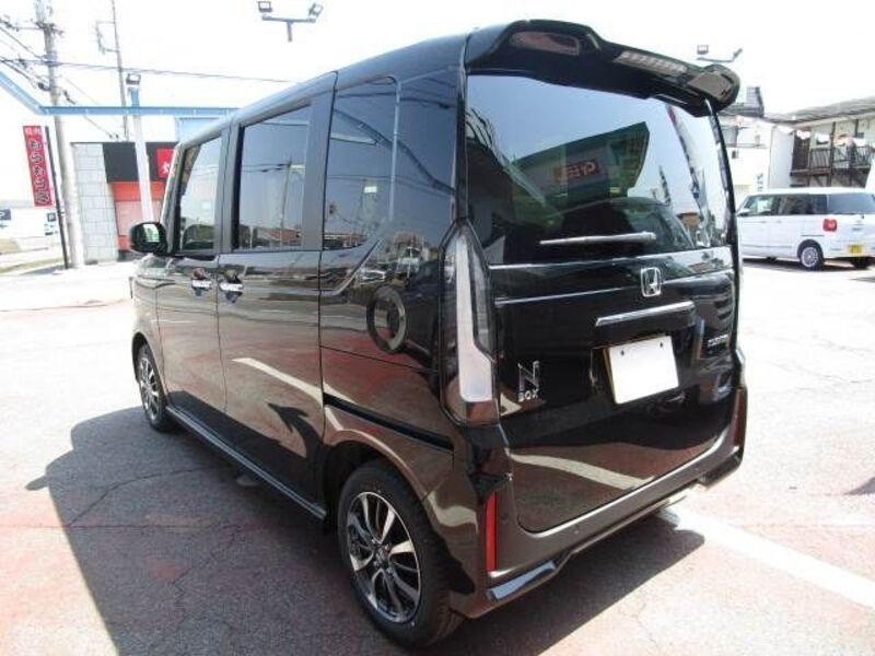N BOX CUSTOM