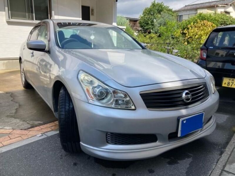 NISSAN SKYLINE