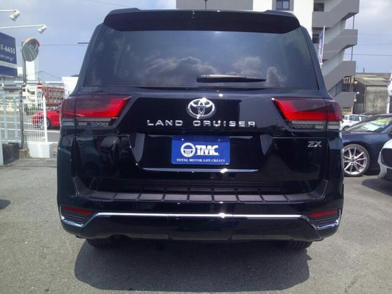 LAND CRUISER