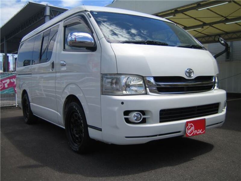 TOYOTA HIACE