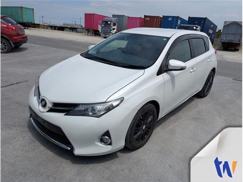 TOYOTA AURIS