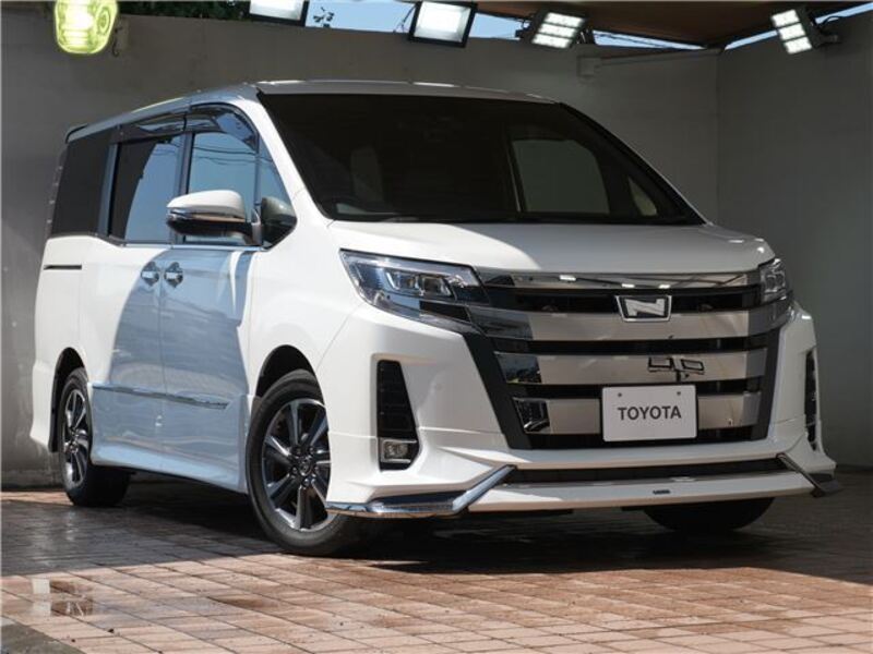 TOYOTA NOAH