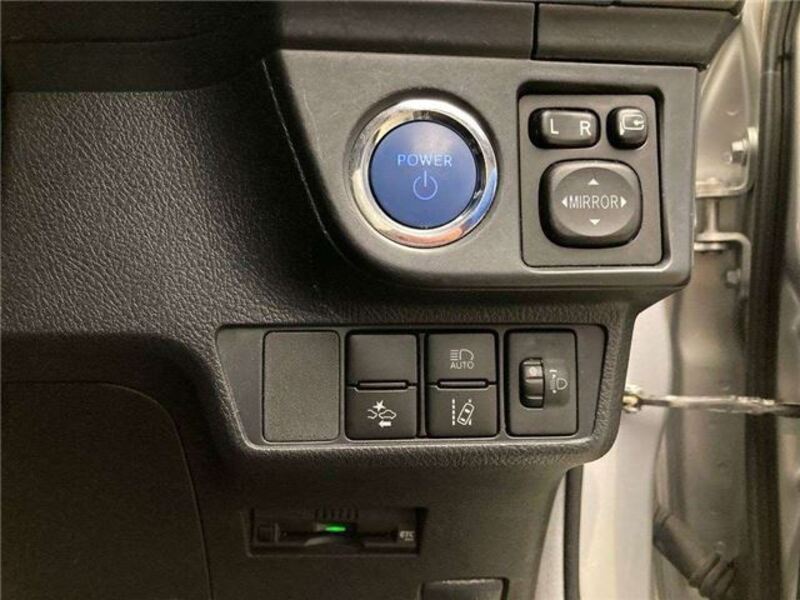 COROLLA AXIO