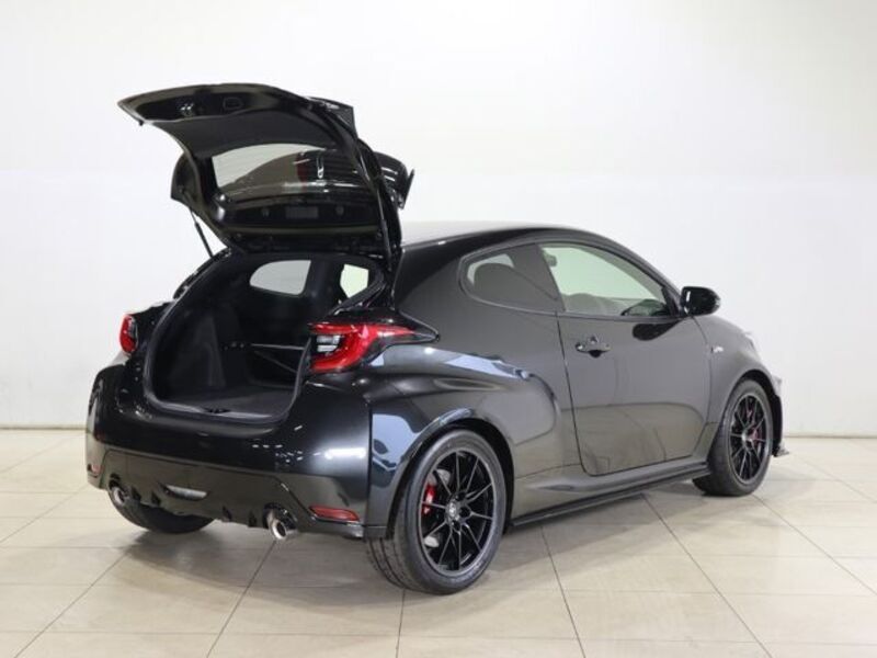 GR YARIS