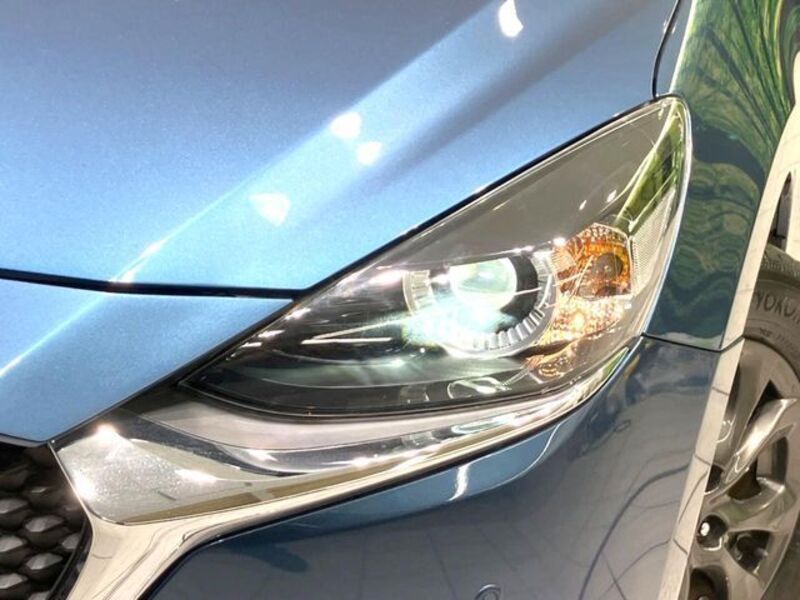 MAZDA2