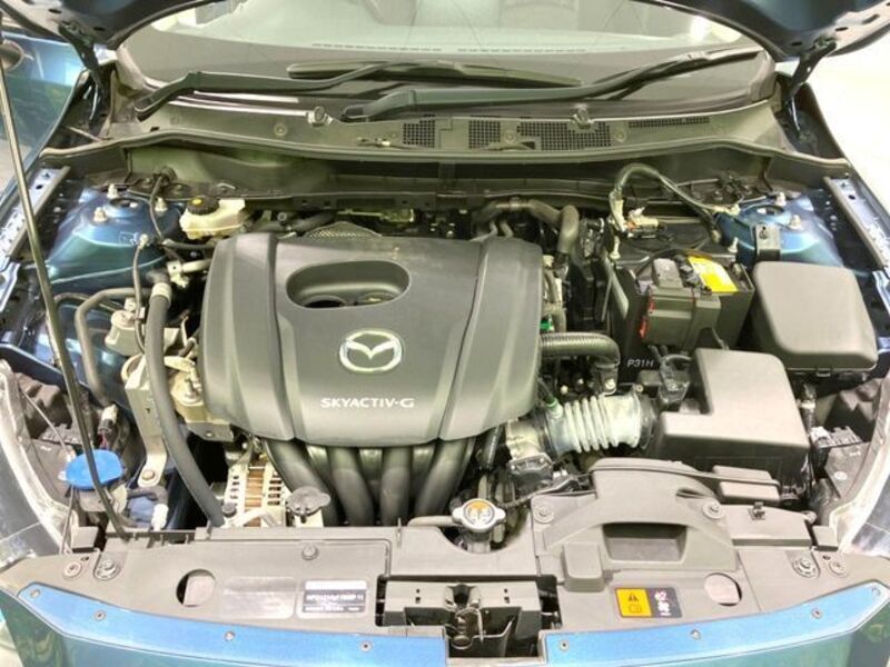 MAZDA2
