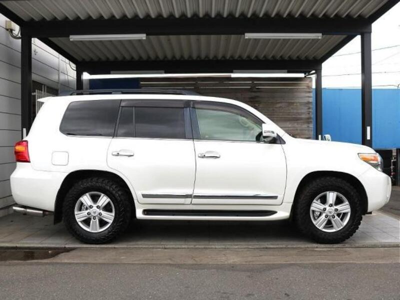 LAND CRUISER