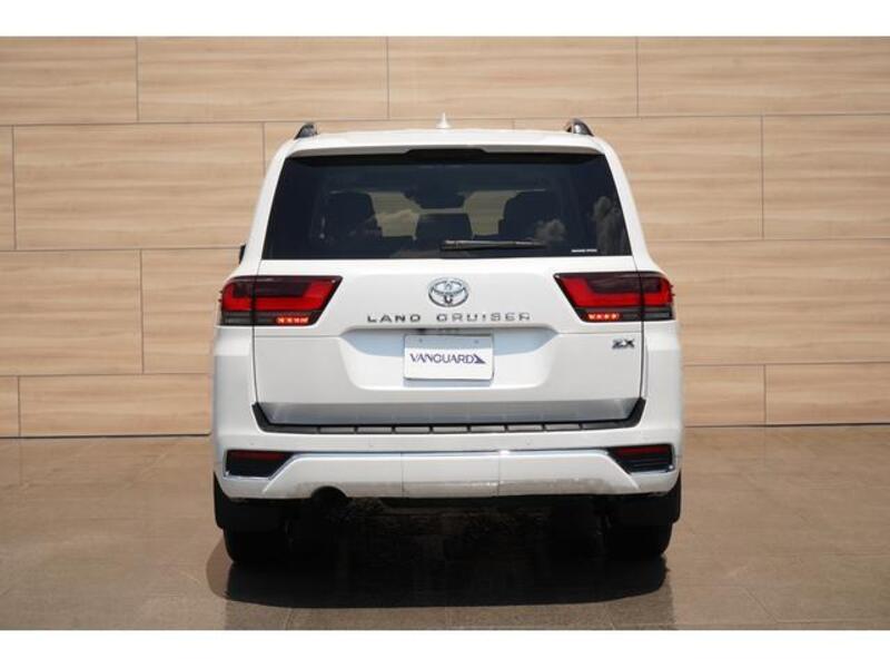 LAND CRUISER
