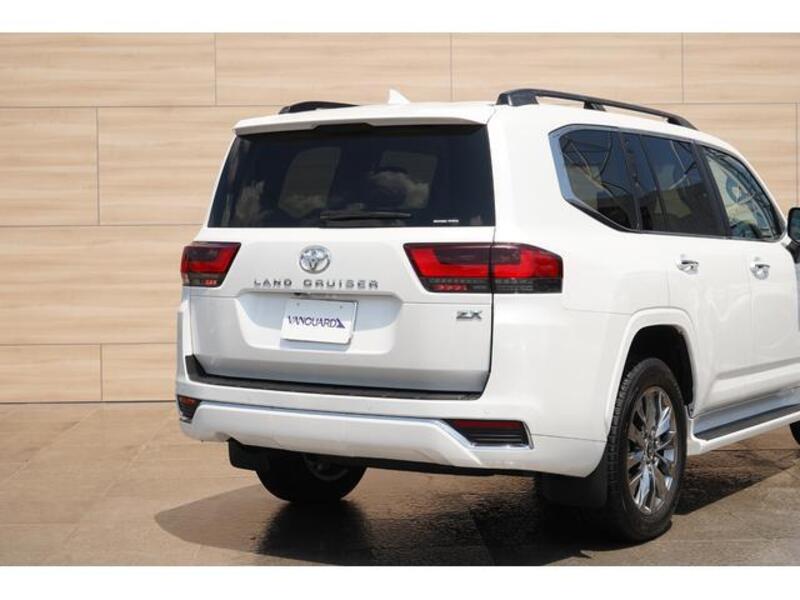 LAND CRUISER