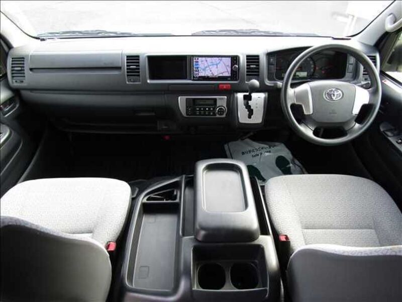 HIACE COMMUTER
