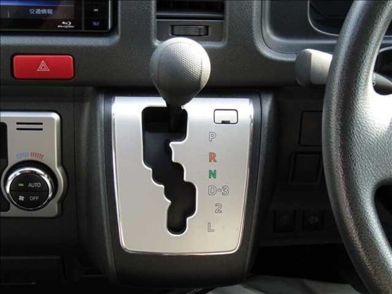 HIACE COMMUTER
