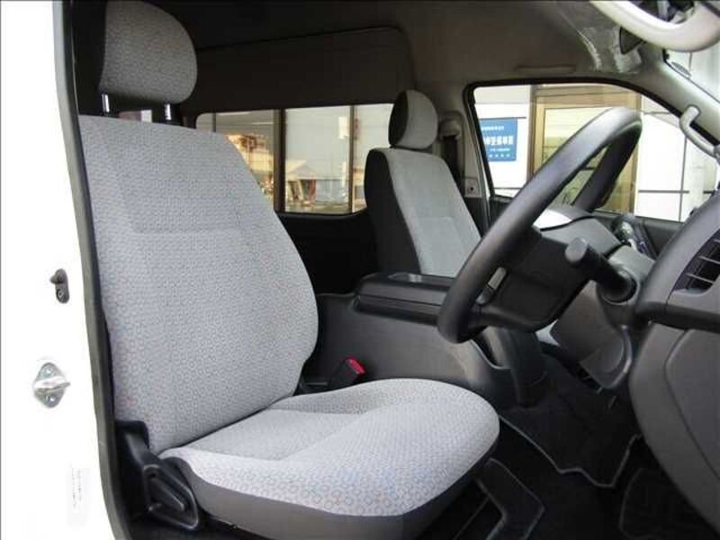 HIACE COMMUTER