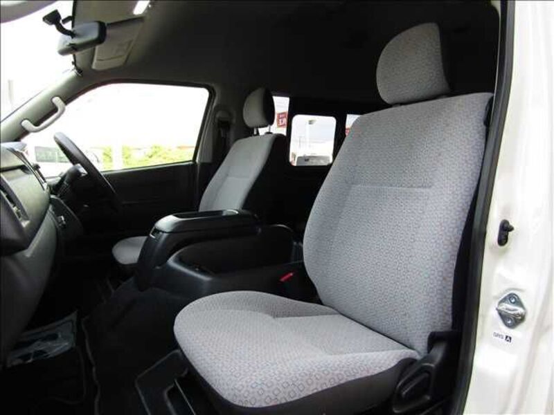 HIACE COMMUTER