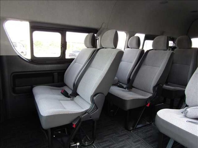 HIACE COMMUTER