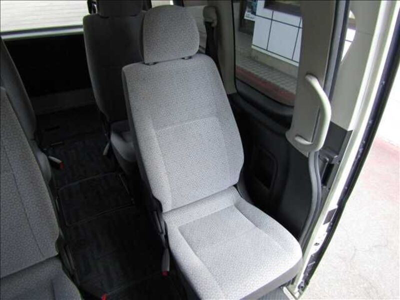 HIACE COMMUTER