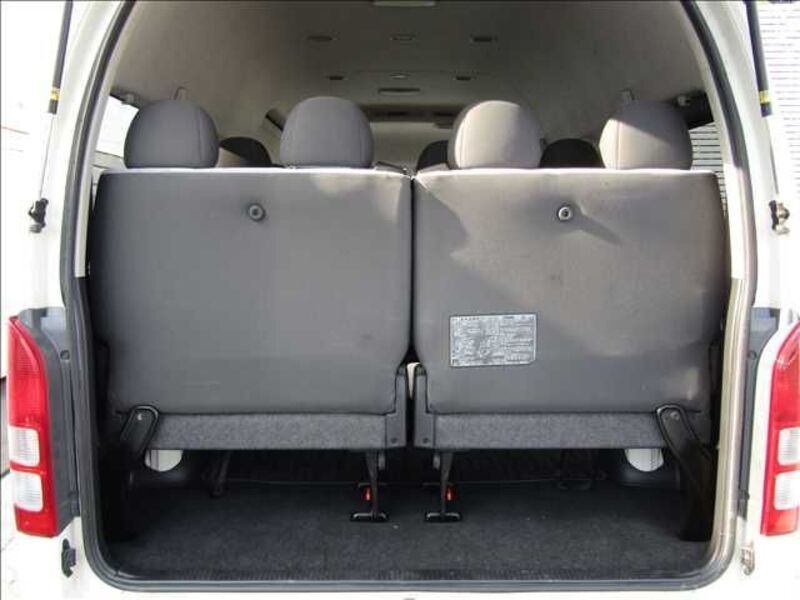 HIACE COMMUTER