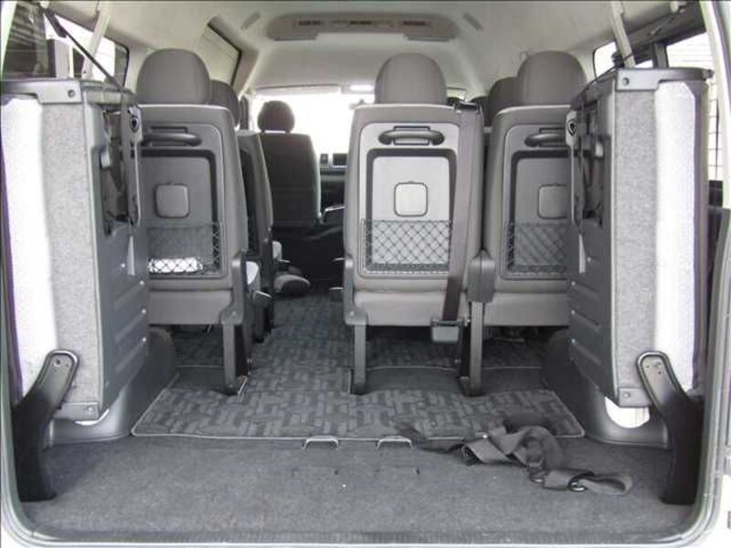 HIACE COMMUTER