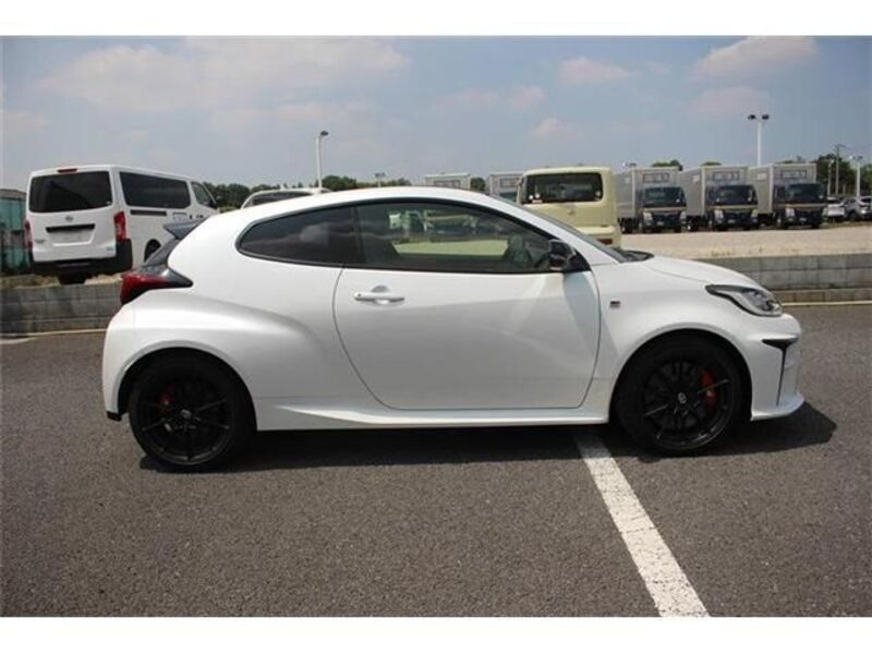 GR YARIS