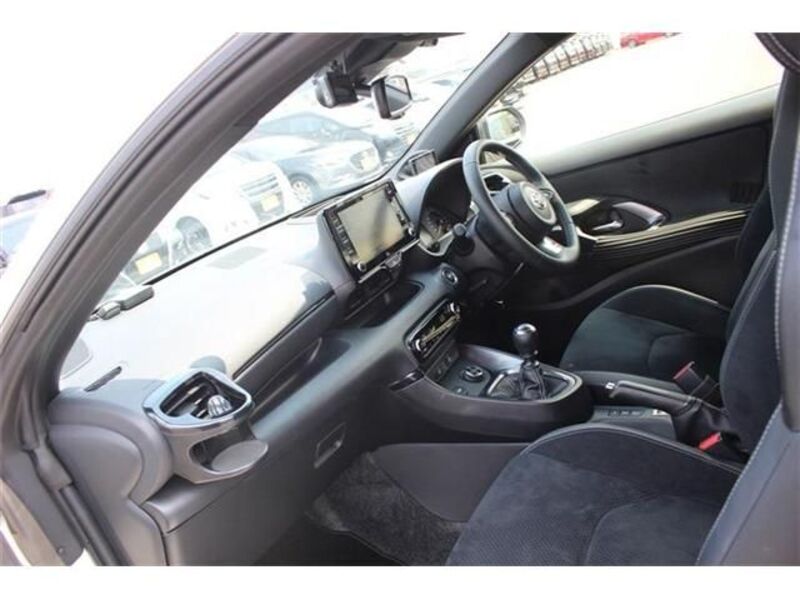 GR YARIS
