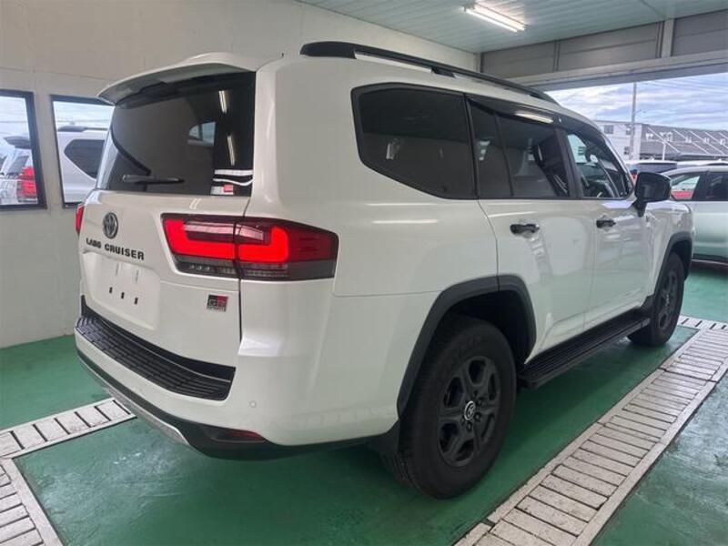 LAND CRUISER