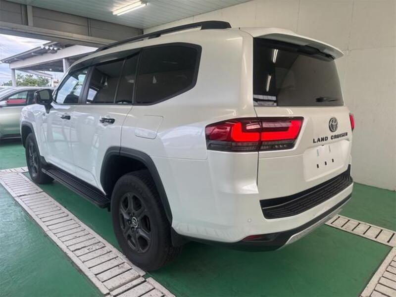 LAND CRUISER