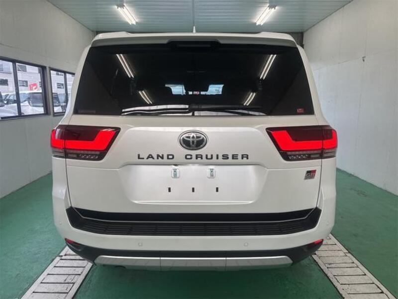 LAND CRUISER