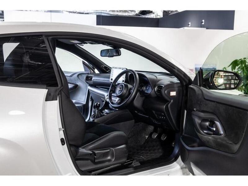 GR YARIS