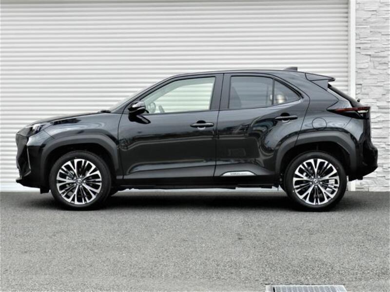YARIS CROSS