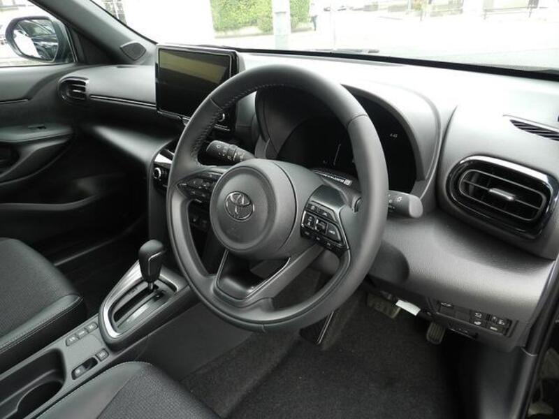 YARIS CROSS