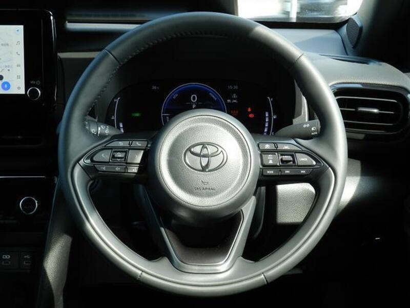 YARIS CROSS