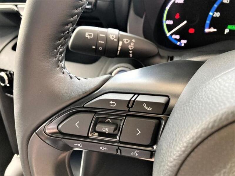 YARIS CROSS