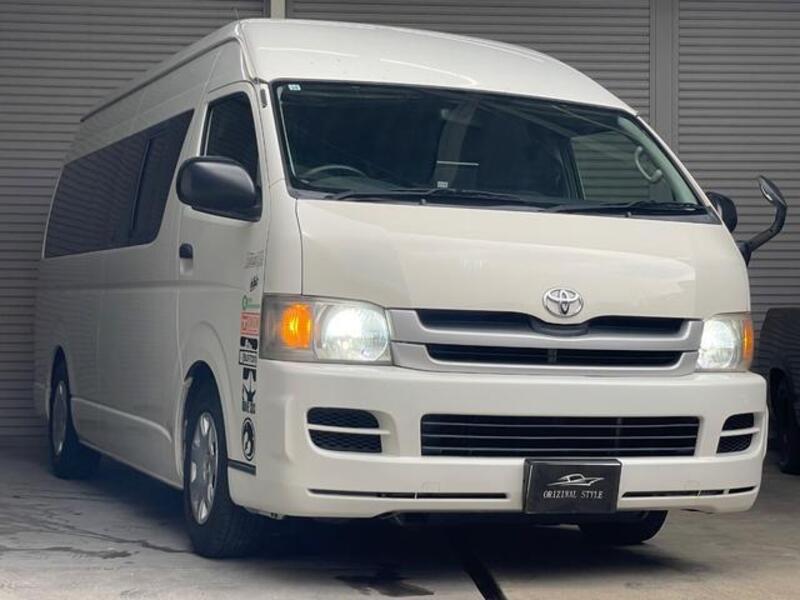TOYOTA HIACE VAN