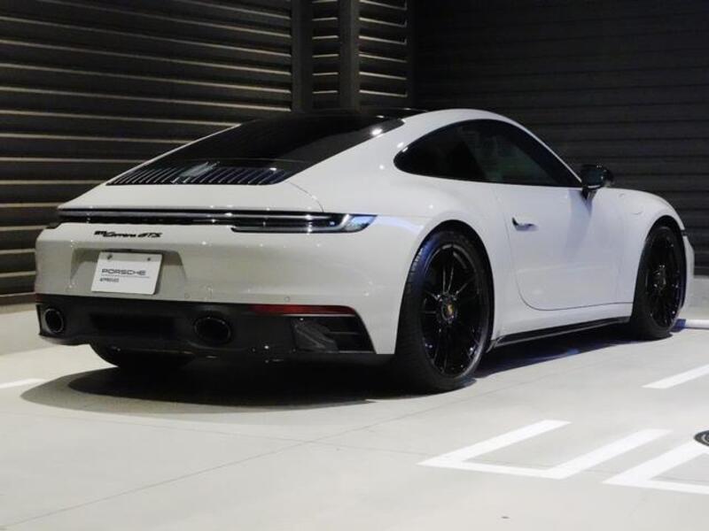 911