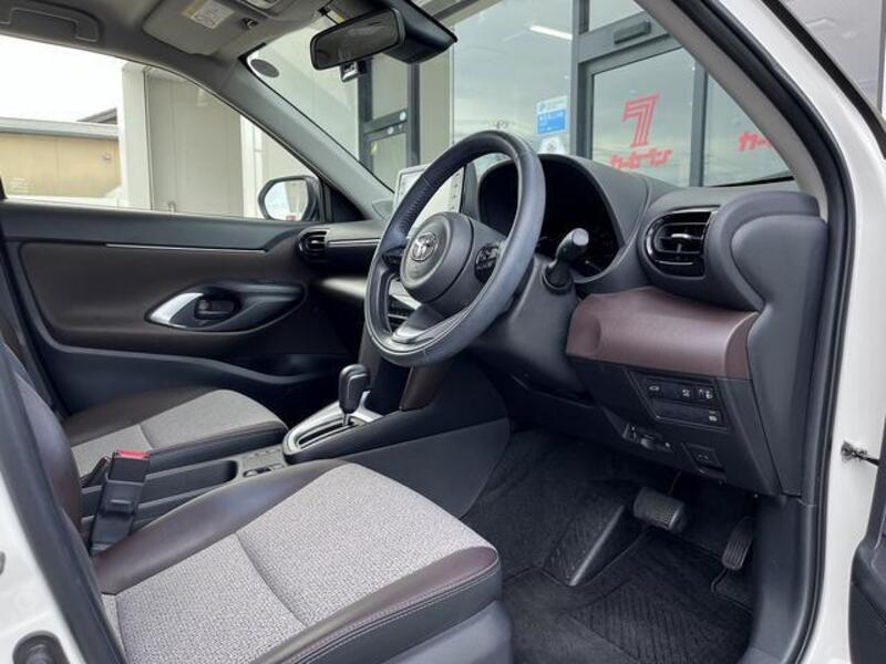 YARIS CROSS