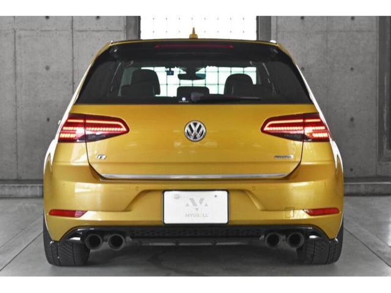 GOLF R