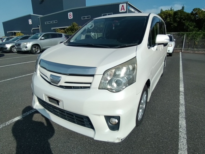 TOYOTA NOAH