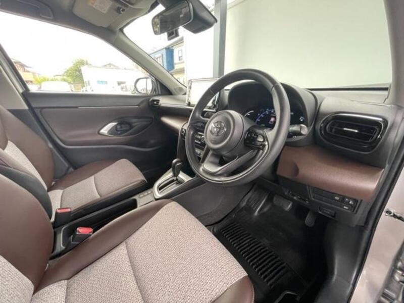 YARIS CROSS