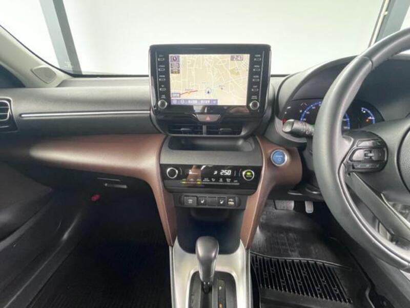 YARIS CROSS