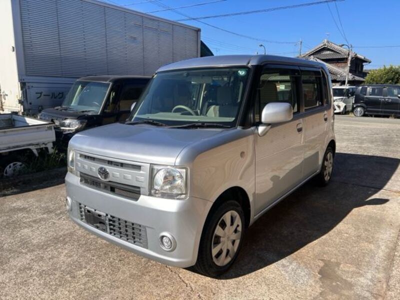 TOYOTA PIXIS SPACE