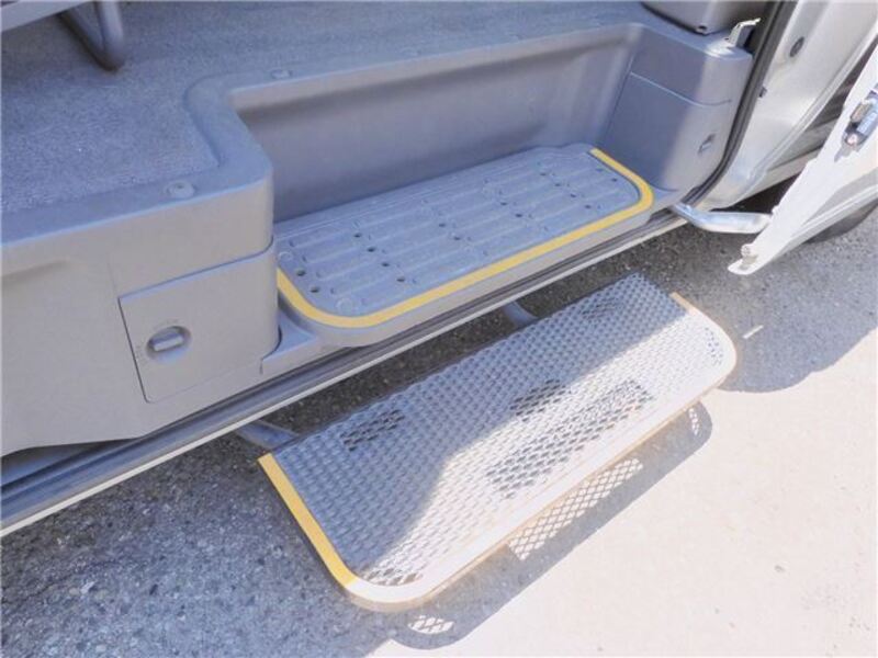 CARAVAN BUS