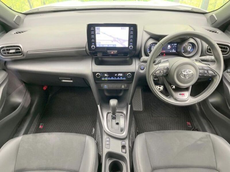 YARIS CROSS