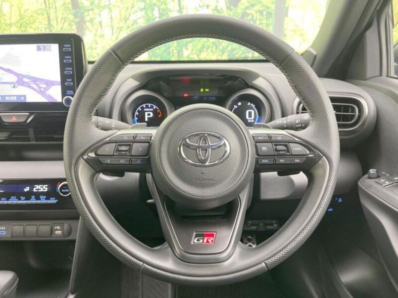 YARIS CROSS
