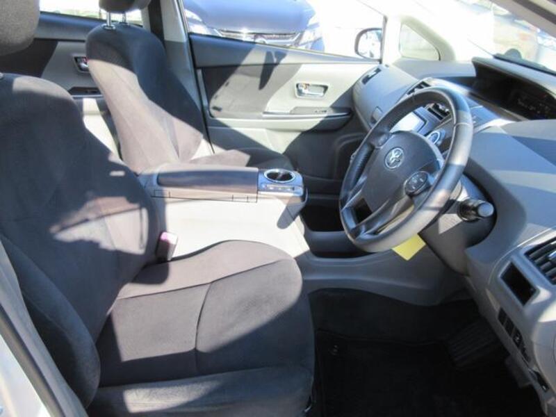 PRIUS ALPHA