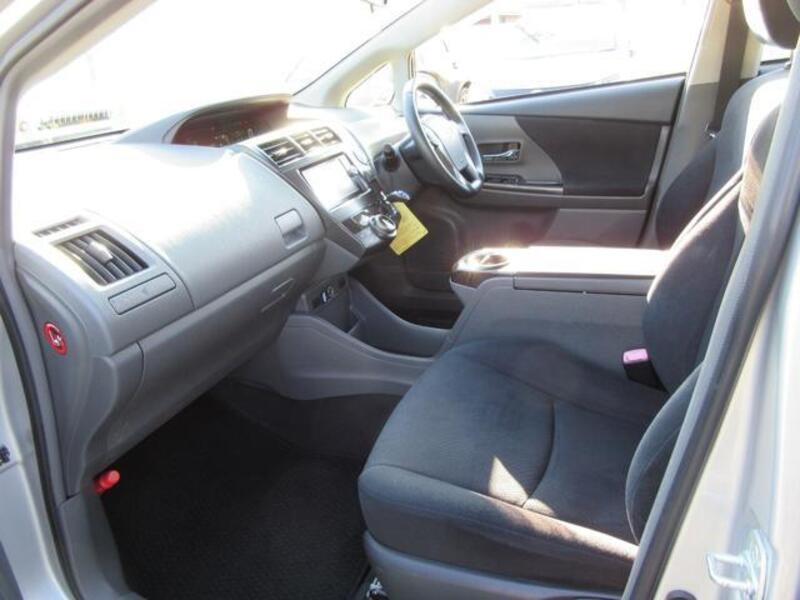 PRIUS ALPHA