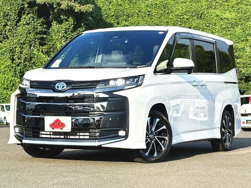 TOYOTA NOAH