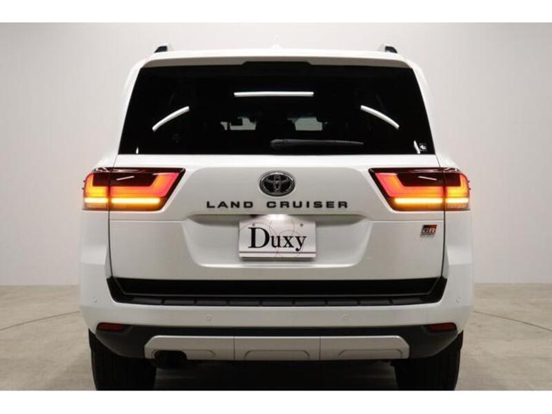 LAND CRUISER