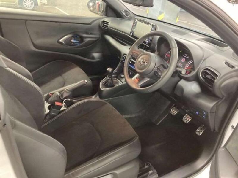GR YARIS