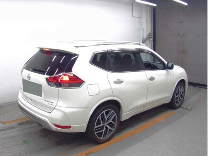 X-TRAIL