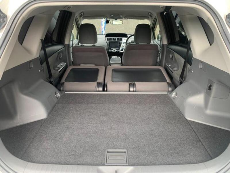 PRIUS ALPHA